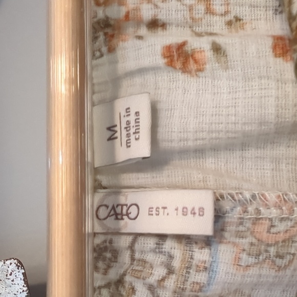 Woman's blouse - Picture 2 of 2